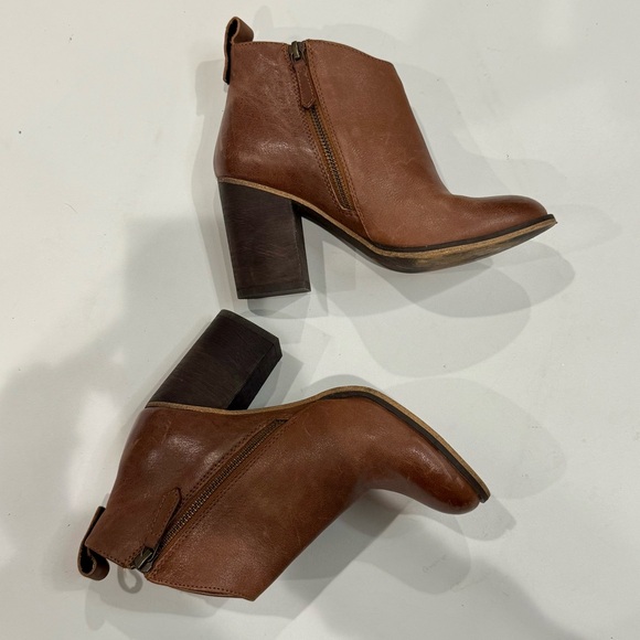 B.P Nordstrom leather chunky heel ankle boot ❤️ - Picture 5 of 7